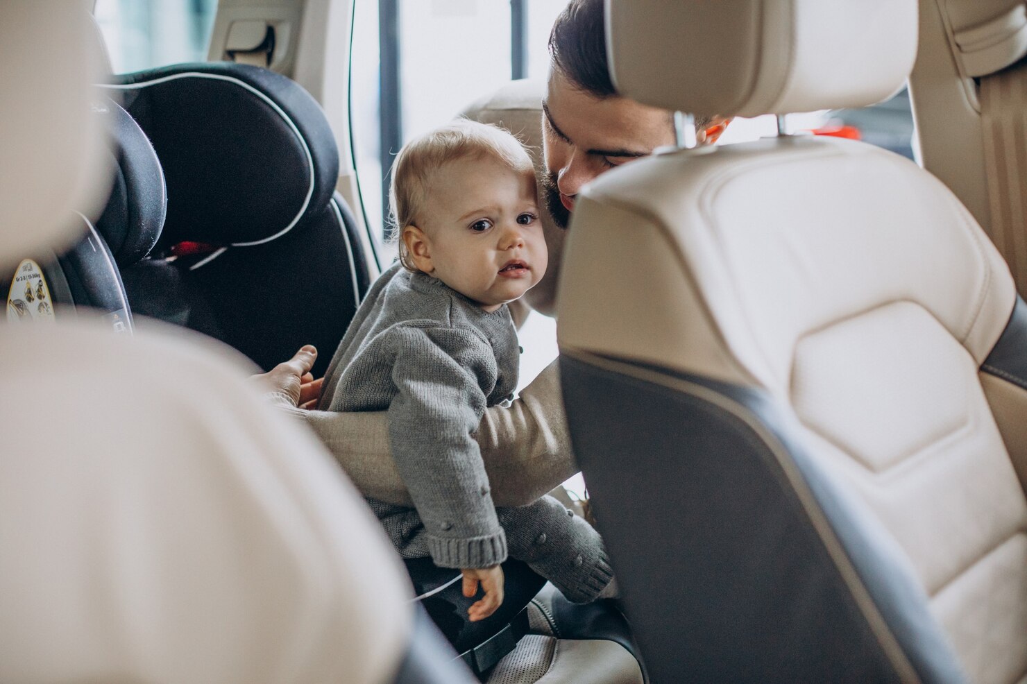 Bebê-conforto que vira cadeirinha: segurança, praticidade e economia para pais modernos